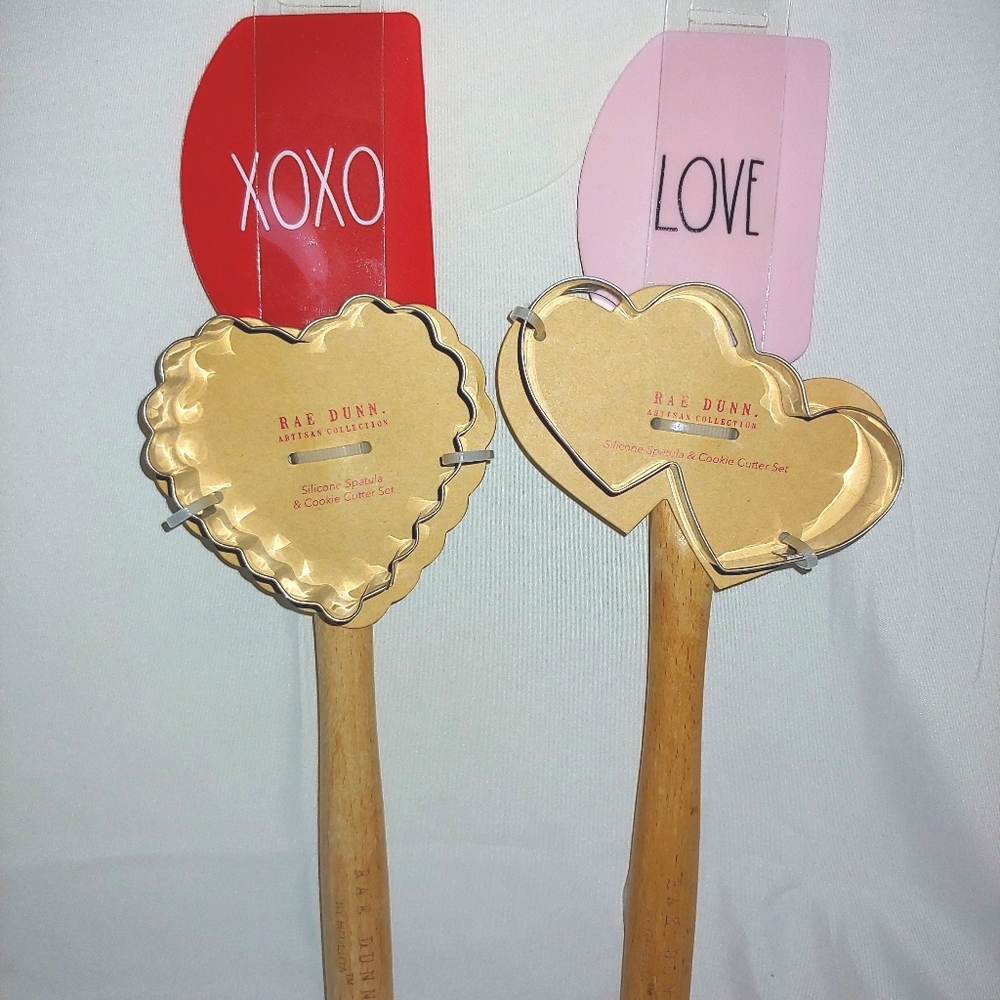 🔴 Rae Dunn Spatula & Cookie Cutter Set
